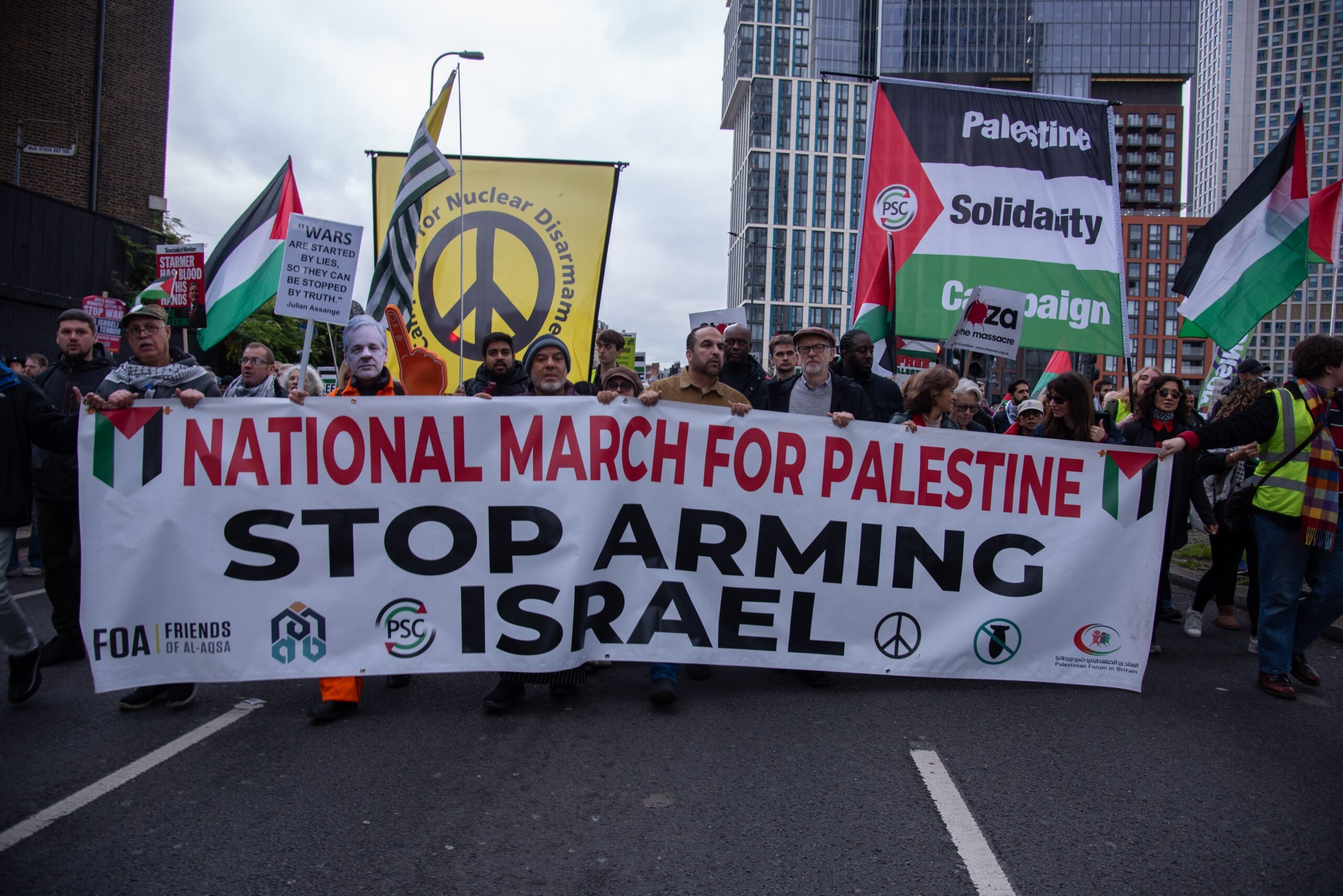 Protestors call for an end to the UK government's continued sale of weapons to Israel. Credit: Loredana Sangiuliano / Shutterstock.